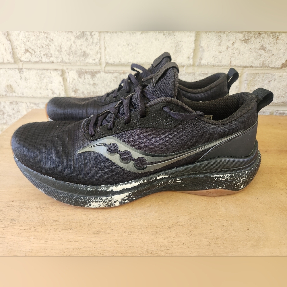 Saucony Men's Black Running Shoes - Picture 2 of 8